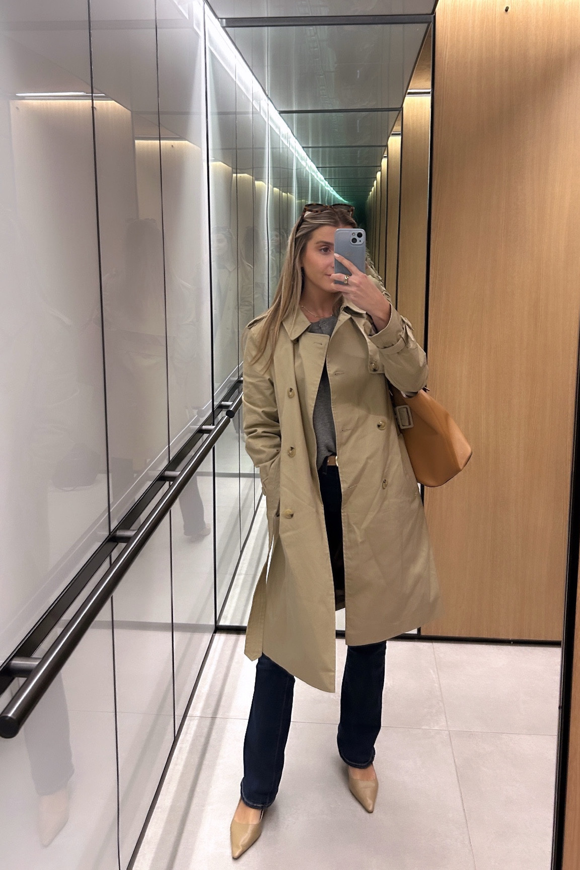 Not to be dramatic but… how did I live my whole life without a trench coat? 

Trench Size XS (runs kinda big)
Jeans 25 (fit true to size)

#LTKStyleTip #LTKWorkwear #LTKFindsUnder100