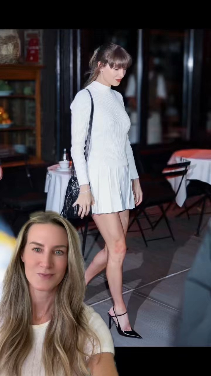 Taylor Swift just stepped out in the kind of polished evening look that always feels timeless.


The winter white metallic mini dress features a sleek high neckline, long sleeves, and a softly pleated skirt that gives the entire outfit that effortless quiet luxury feel without trying too hard. The subtle shimmer catches the light perfectly for dinner dates, events, summer nights out, or elevated vacation style.


Paired with classic black pointed heels, a quilted shoulder bag, and her signature red lip, this is exactly the kind of minimal but feminine outfit formula that never goes out of style.


And then there’s the accessory everyone is talking about.
The long black ribbon tied into her ponytail.


Such a simple styling detail, but it completely pulls the look together while subtly connecting all of the black accessories grounding the crisp white mini dress. The movement from the ribbon keeps the eye flowing through the entire outfit and gives the look that soft romantic energy Taylor Swift always does so well.

Comment SHOP and I’ll show you how to get the look.


📸 Image licensed from @Aeon_images


#taylorswift #CelebrityStyle #Celebritystyleexpert
