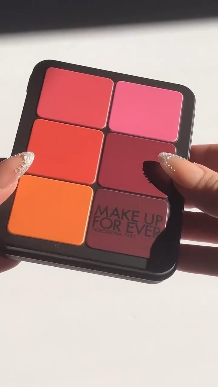 💋 @makeupforever skin blush & glow palette #gifted

✨ 12-pan cream blush & highlighter palette

🩷 Layer, mix, and customize for your perfect lit-from-within look

Thank you to Make Up For Ever and @skeepers_us for sending me this product! 

.
.
.
.
.

#makeupforever #sephora #skeepers #ugc #beautyugc #makeup #beauty