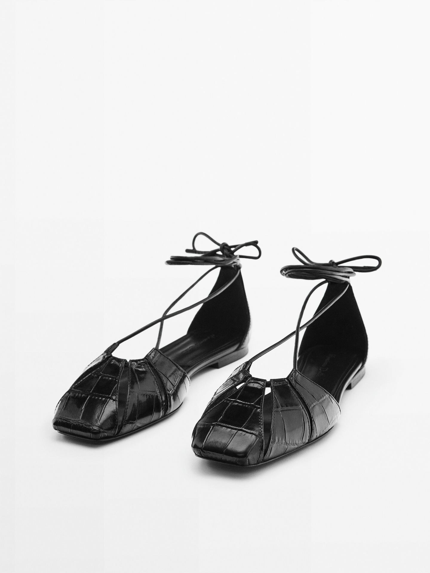 Flat leather shoes with cut-out detail | Massimo Dutti US