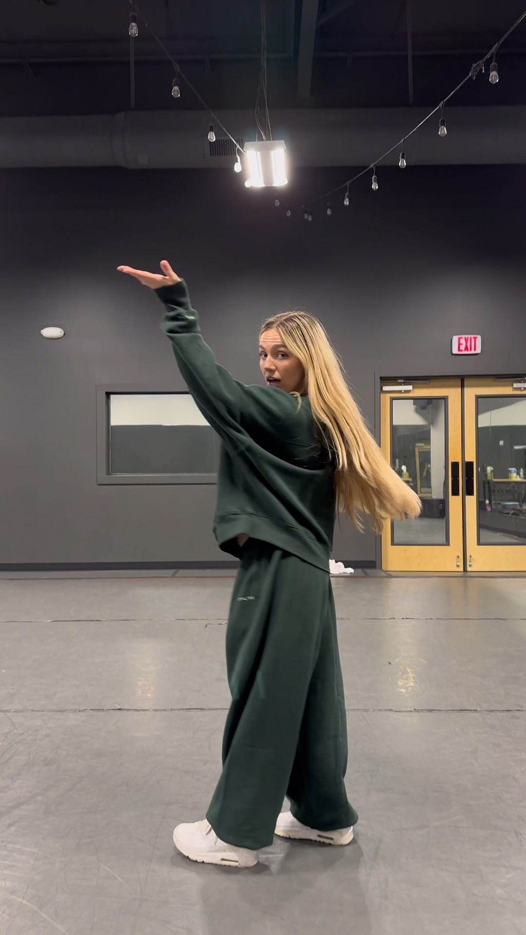 The MOST comfy fall set ✨ I’m wearing a size L in both hoodie and joggers! 

#LTKActive