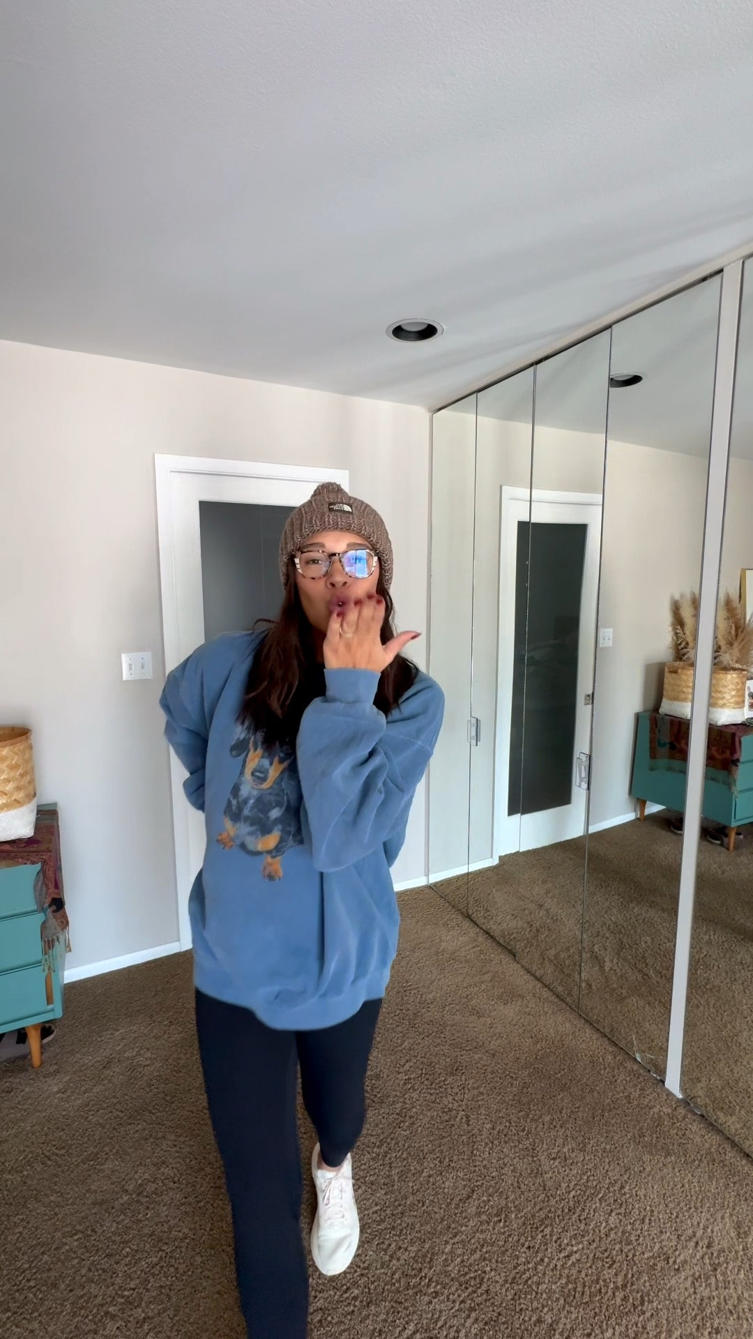 Some of my favorite pieces 🤩
——
Before I went and ran errands I decided to take my normal leggings + a sweatshirt and give it a little love. Accessorizing with a cutie hat from north face was a no brainer. I love keeping it simple!
——
——
Anthropologie / dachshund / doxie / lululemon / align leggings / north face / ugg / hoka / cozy / winter style


#LTKmomlife #LTKootd #LTKgrwm