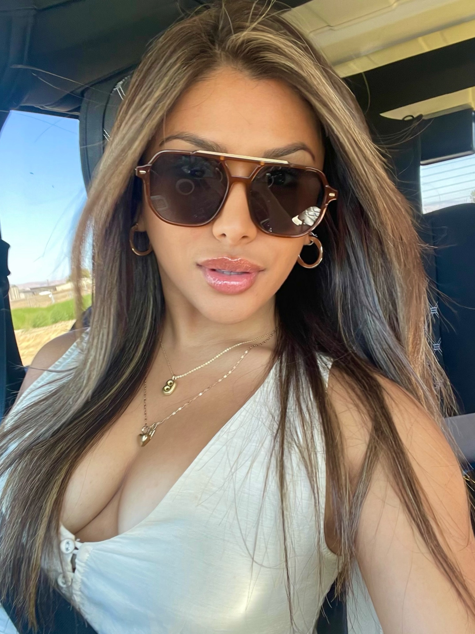 My new favorite glasses- perfect to transition to those warm fall tones 🤎

#LTKSeasonal #LTKStyleTip #LTKTravel