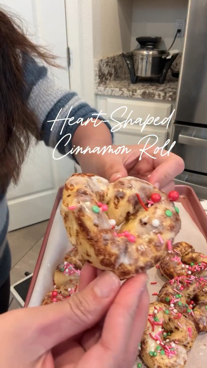 Valentine’s  Heart Cinnamon Roll Treats ❤️
Super easy to make

Let me know if you will try to make this 😊

👍Like and share this if you know of somebody who needs this easy snack idea.
Follow @simplypetiteray for more tips !

Follow my shop @simplypetiteray on the @shop.LTK app to shop this post and get my exclusive app-only content!