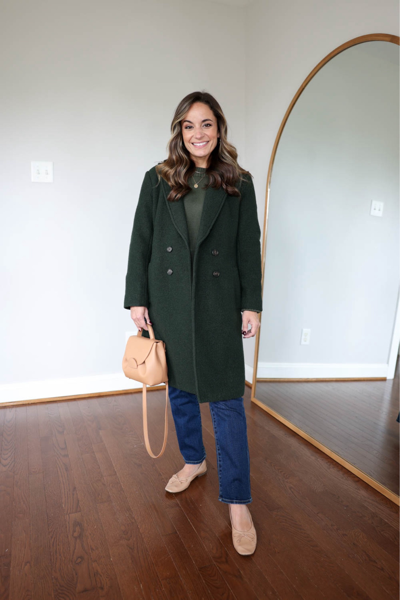 2024 fall casual capsule series: dark wash jeans! 

Green sweater (quince): xs 
Green coat (j.crew): petite 00 
White t-shirt (gap): xxs 
Dark wash jeans (quince): 24, 26” inseam 
Tan bag is from Polene, the un nano in textured tan (unable to link it)

My measurements for reference: 4’10” 105lbs bust, waist, hips 32”, 24”, 35” size 5 shoe. 25” inseam measurement to my ankle bone.


#LTKFallSale #LTKSeasonal