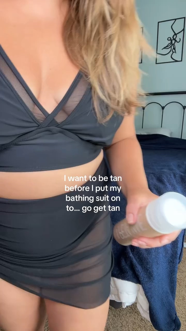 Every year I somehow convince myself I have more time before swimsuit season… and every year I’m wrong. 😂 This gradual tanning routine is my favorite way to add a little color before that first beach or pool day without looking overdone. #SummerBeauty #GradualTan #MomLifeFinds #BeachReady #dealsforyoudays