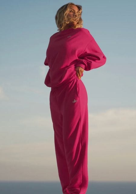 The pink ALO Accolades Sweatsuit just dropped in pink! 🩷🩷🩷

#LTKbeauty #LTKcanada #LTKstyletip