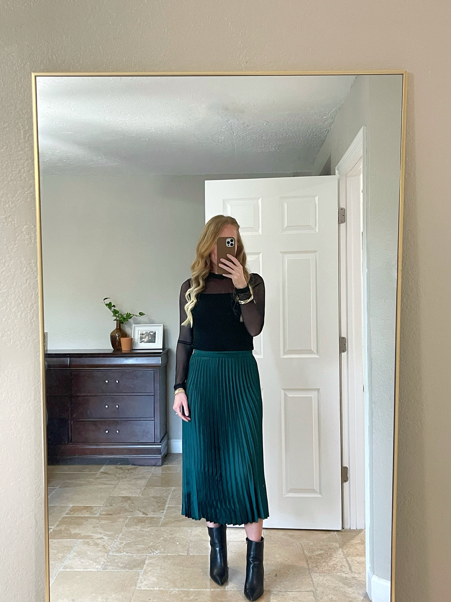 Holiday party look, holiday looks, Christmas party looks, Christmas dinner 

#LTKHoliday #LTKFindsUnder100 #LTKSeasonal