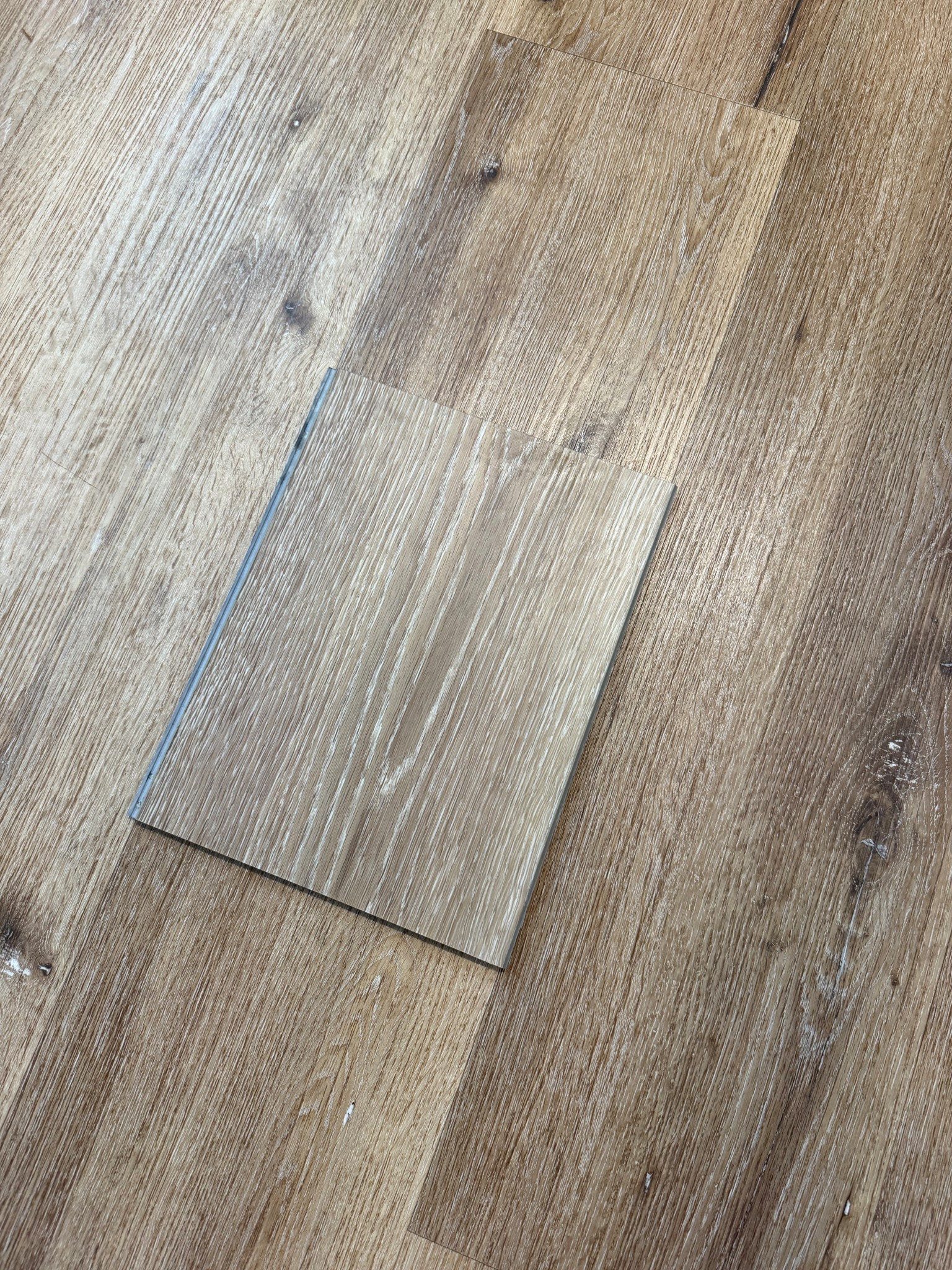 You guys ALWAYS ask about my flooring and I don’t know the details. HOWEVER I found this Sutton from Flooret and that’s the sample sitting on my floors. Dang near identical!!! 9” planks! Linking here! 

#LTKHome