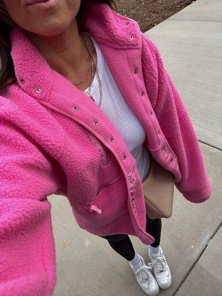 AMAZON FLEECE
wearing a size medium 

Pink
Jacket 
Spring colors 
Outfit inspo 


#LTKstyletip