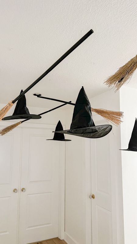 floating witch hat and brooms makes my Halloween heart happy 
here’s how to!
#halloweenideas #halloweendecor #witchhat #broomstick #halloweenhomedecor

#LTKHoliday #LTKHalloween #LTKhome