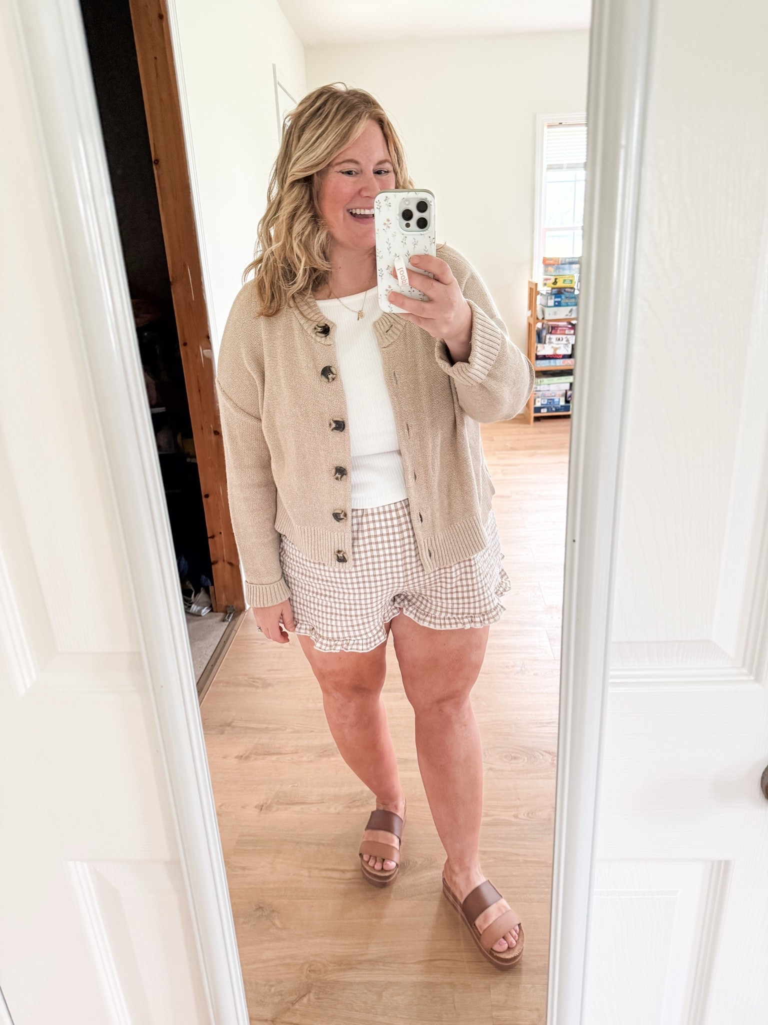 Postpartum outfit - early Fall outfit 

Wearing a large in my cardigan and an XXL in my ruffle gingham boxer shorts.  Tank is old so linked similar.

#LTKMidsize #LTKBump #LTKSeasonal