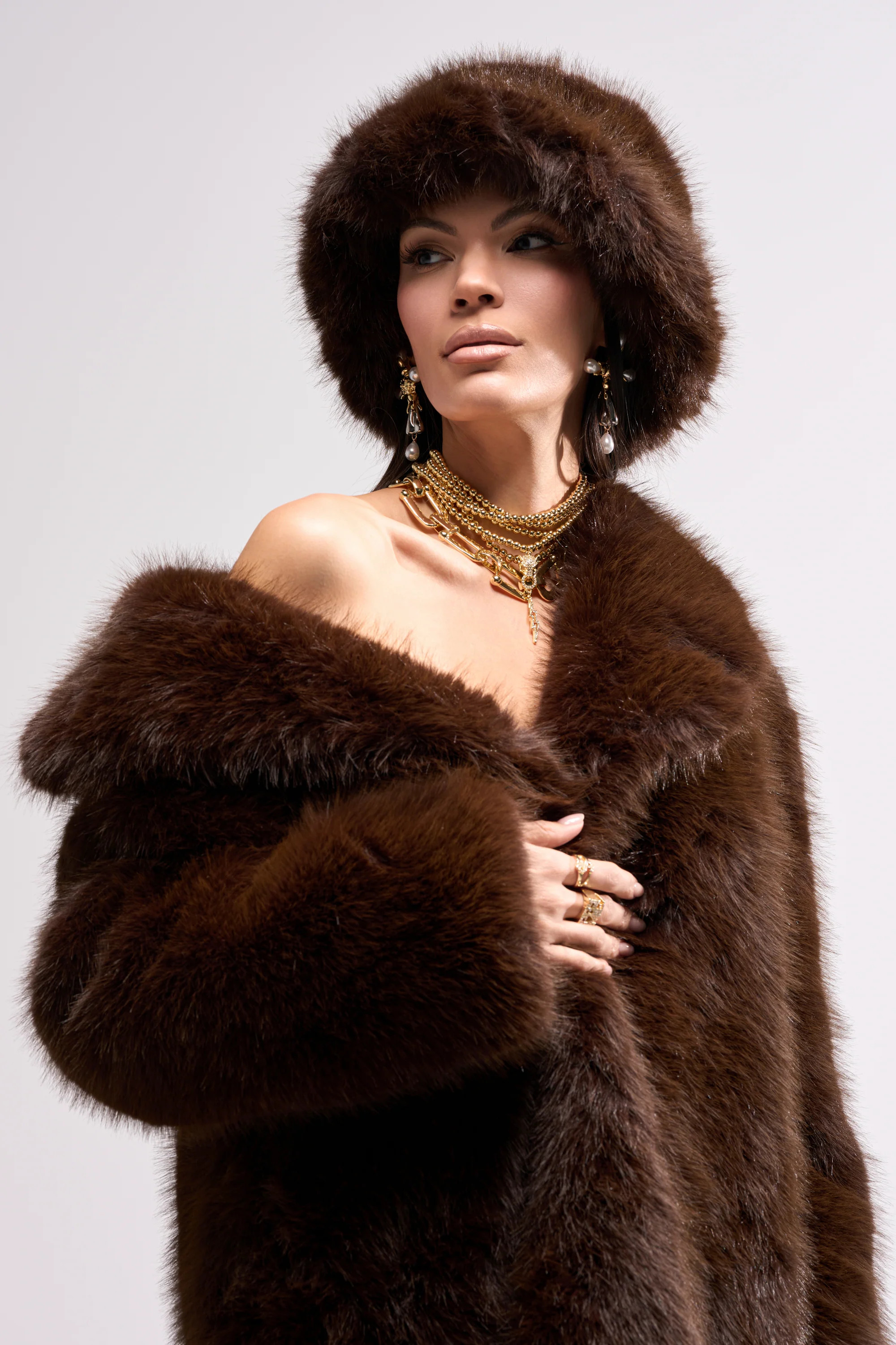 SO RICH FAUX FUR BUCKET HAT | AKIRA