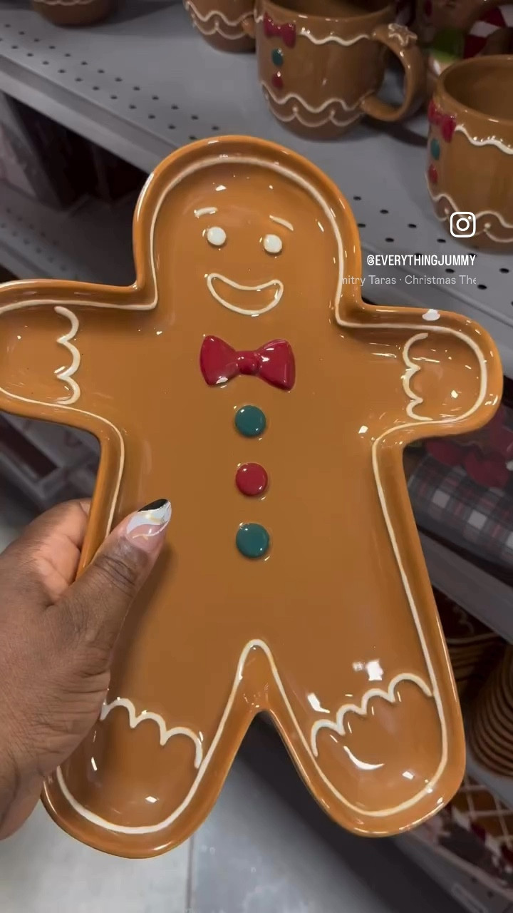 Gingerbread Lane Collection 🎄

#LTKHoliday #LTKSeasonal #LTKVideo