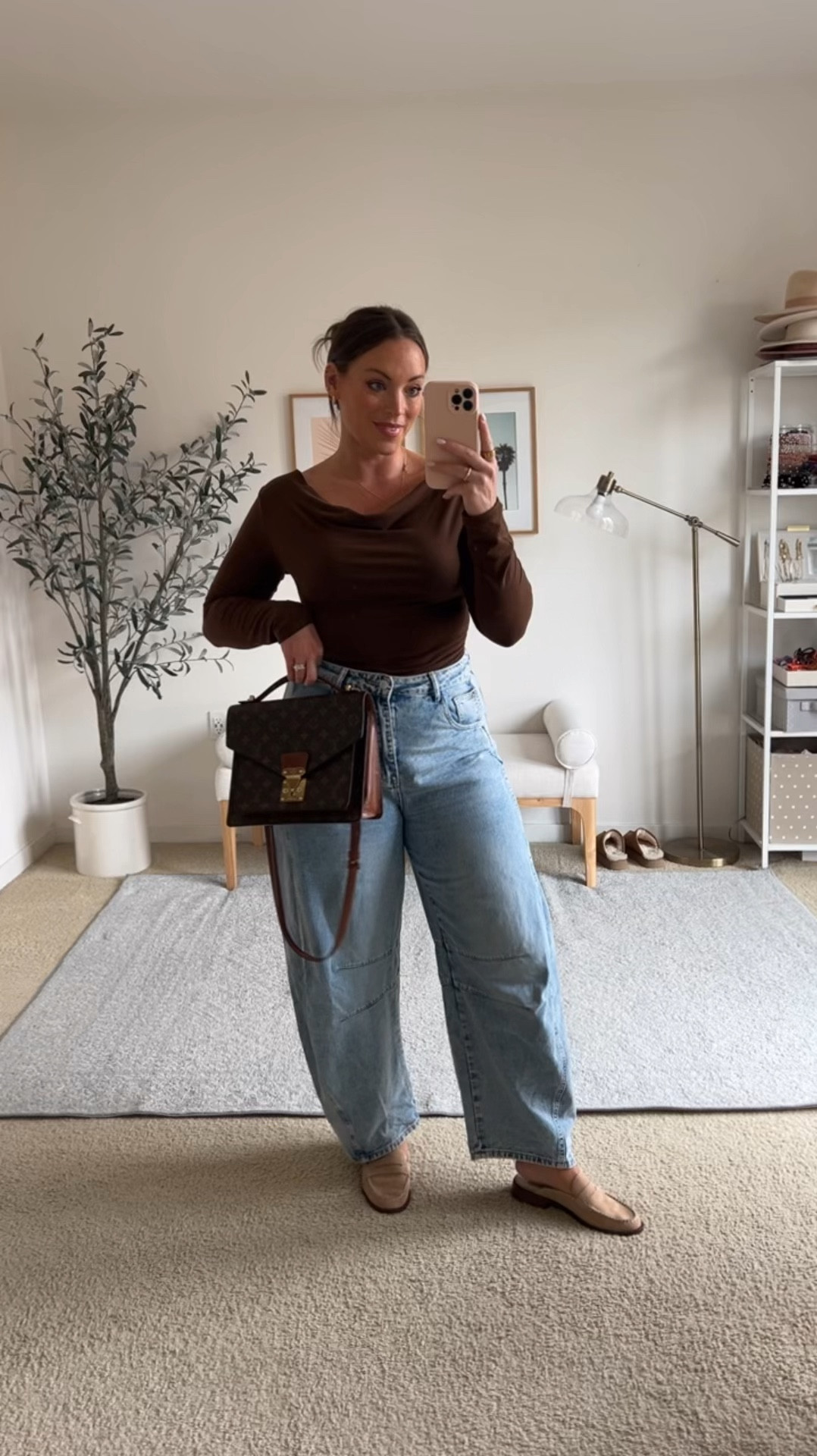 Amazon fall outfit 🍁
longsleeve size medium
Jeans size 10- I sized up 



#LTKVideo #LTKMidsize #LTKSeasonal