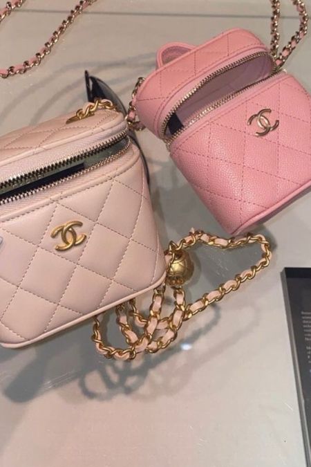 Barbie pink Chanel mini bags are adorable and 100% on my wishlist

I like the mini quilted bags because they’re a stylish alternative to a belt bag and perfect for a wedding guest or airport outfit 

#LTKstyletip #LTKFind #LTKitbag