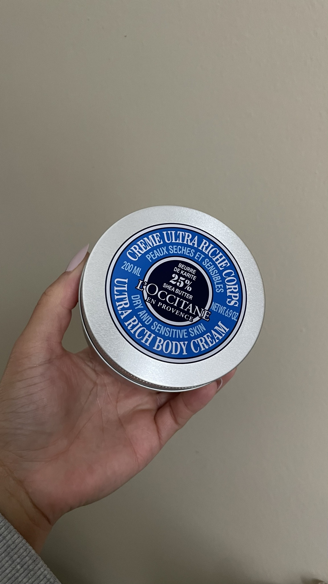 soft skin and hands✨ this body cream is thick and moisturizing which I love for the winter months. 