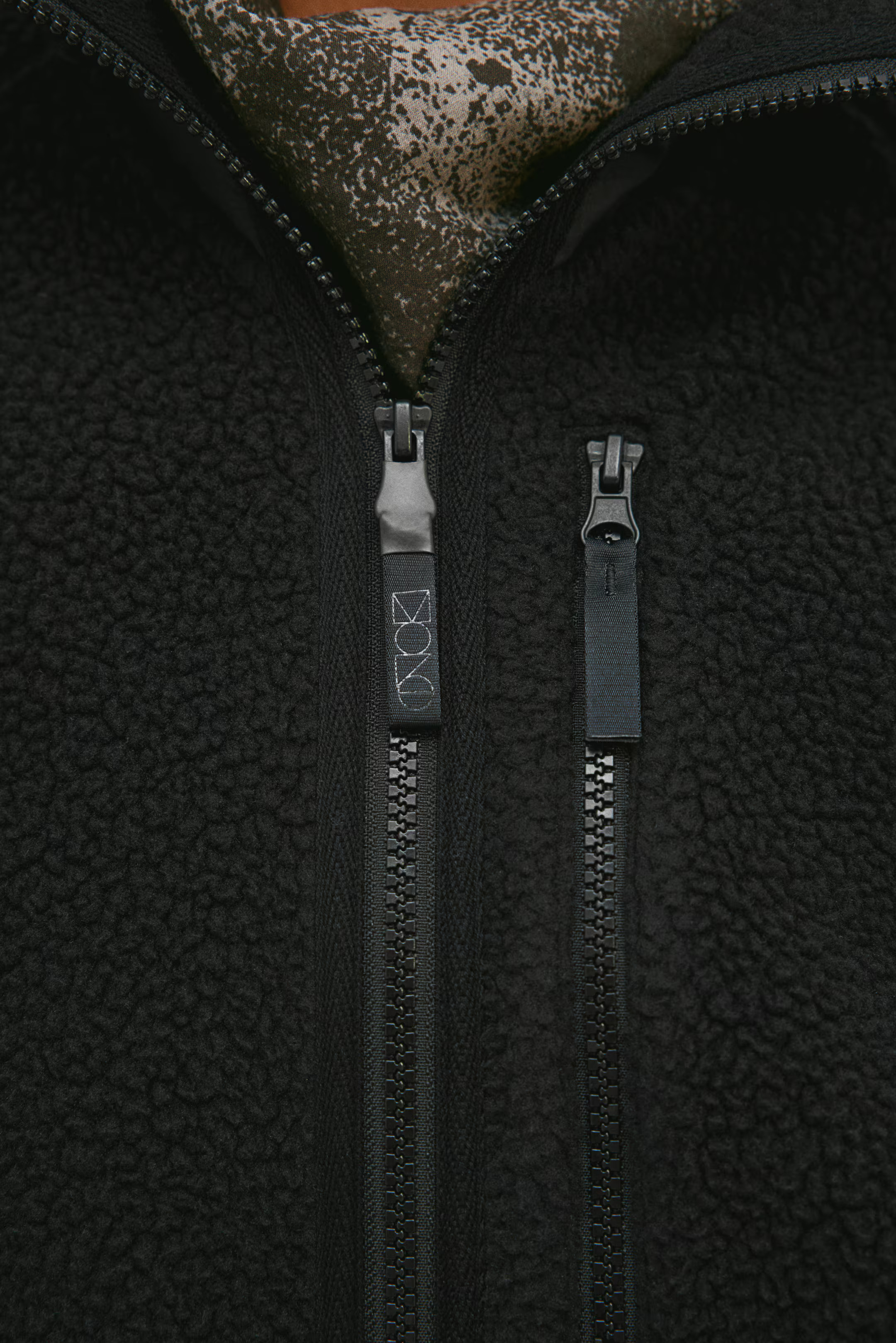 Sportjacke aus Teddyfleece | H&M (DE, AT, CH, NL, FI)