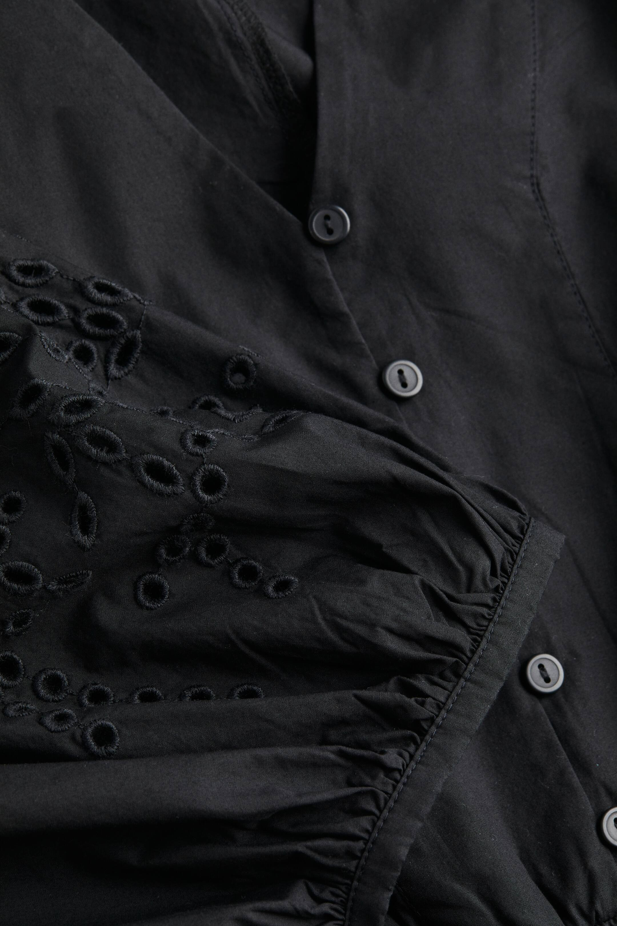 Jumpsuit mit Broderie Anglaise | H&M (DE, AT, CH, NL, FI)