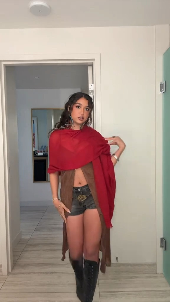 Guys… ketchup or mustardd

#LTKStyleTip #LTKSeasonal