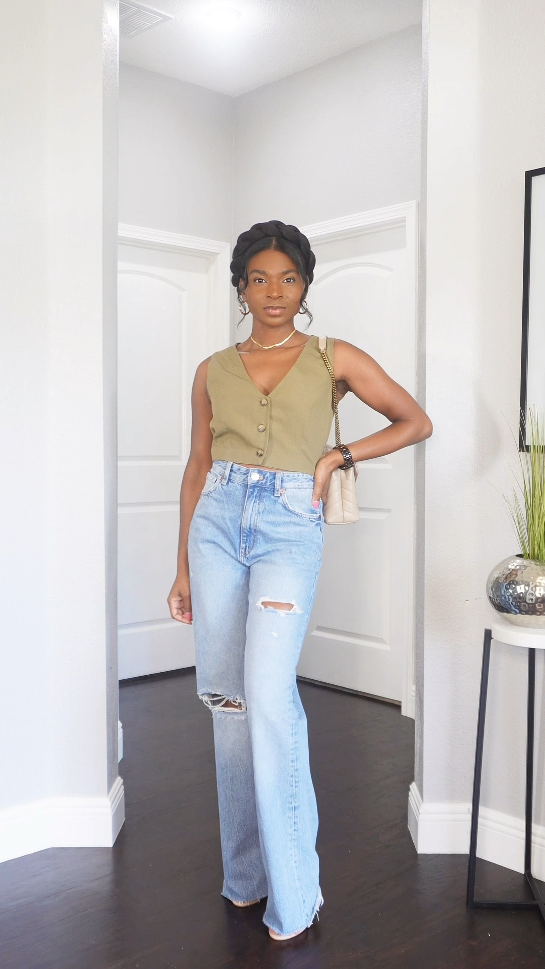 Olive green is the perfect transition color from summer to fall ✨