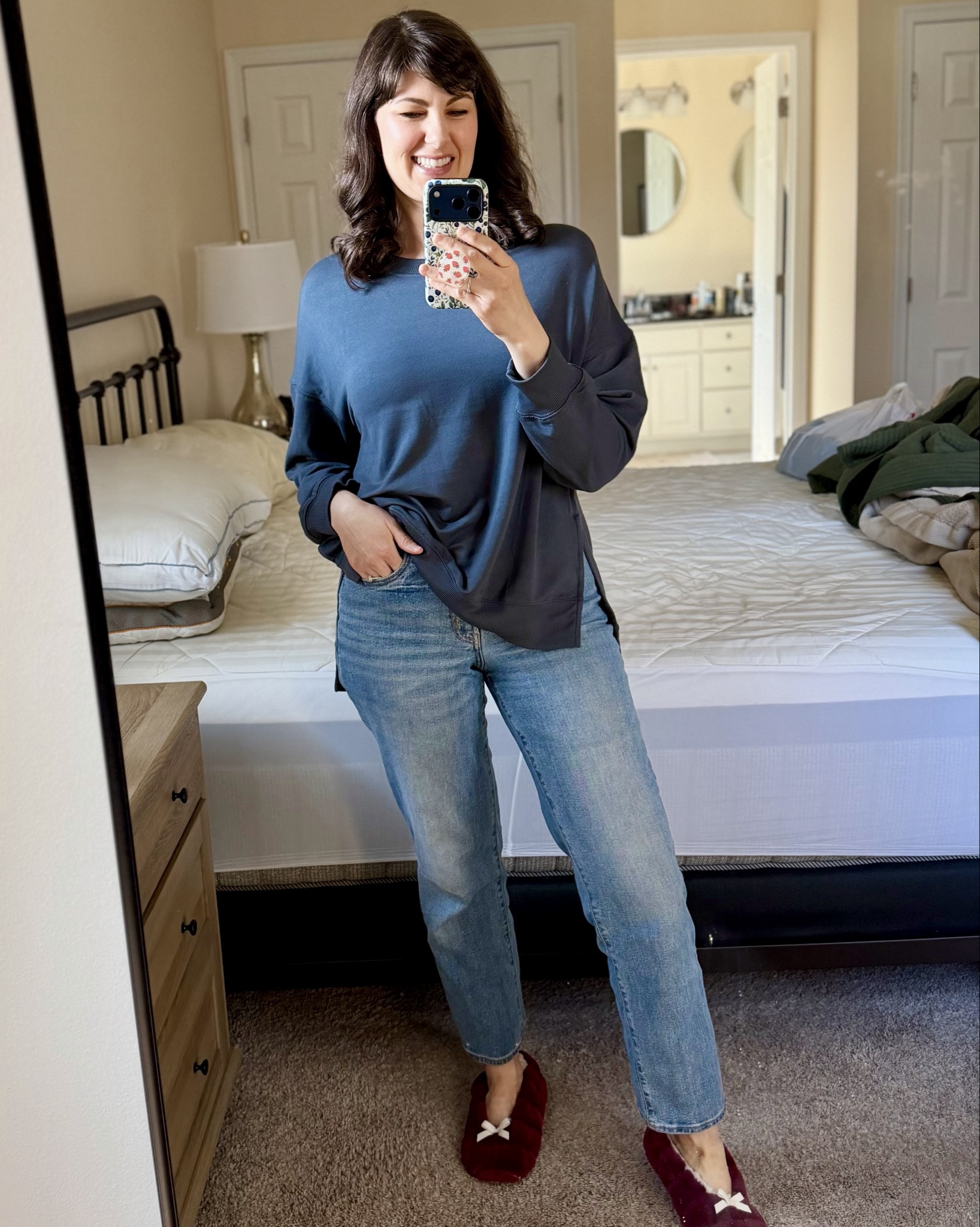 Target has many light weight sweatshirts on sale/clearance, and these are the ones I grabbed for our upcoming New York trip! ￼

Height: 5’9”
Size: medium
Jeans: size 4

(Don’t mind my bed, it’s sheets washing day.)

#LTKSaleAlert #LTKTravel #LTKSpringSale