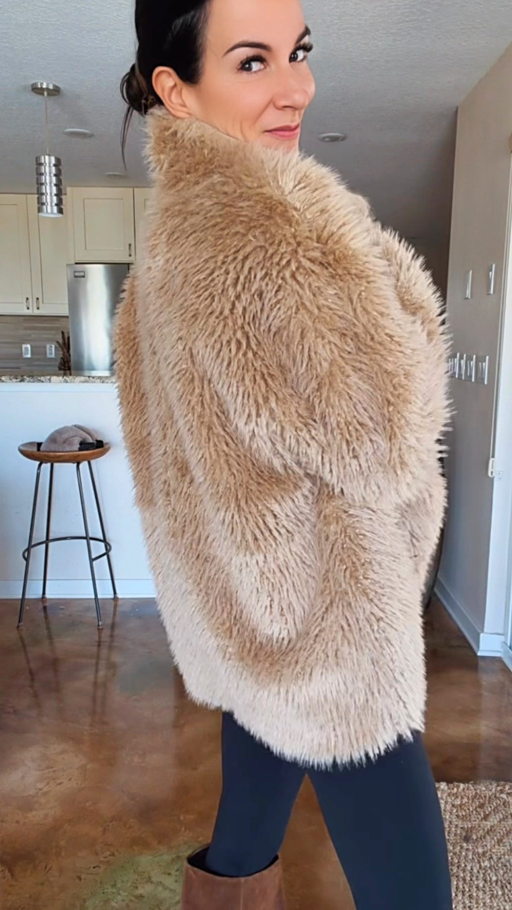 Black leggings + brown boots = my forever combo 🤎
These velvety soft leggings from Felina are buttery, sculpting, and dangerously comfortable.
Dress them up, dress them down—just don’t ask me to take them off.

Fifty shades of brown? Fully approved.
As long as the base is comfy, I’m in. 😌✨

Wearing XS leggings and small in tee and coat.

#NicoleColeeStyle #LeggingsLook #EverydayChic #ComfyButMakeItCute 
#StyledBasics

Nicole Colee,  H&M, Parke 



#LTKgrwm #LTKootd #LTKValentine