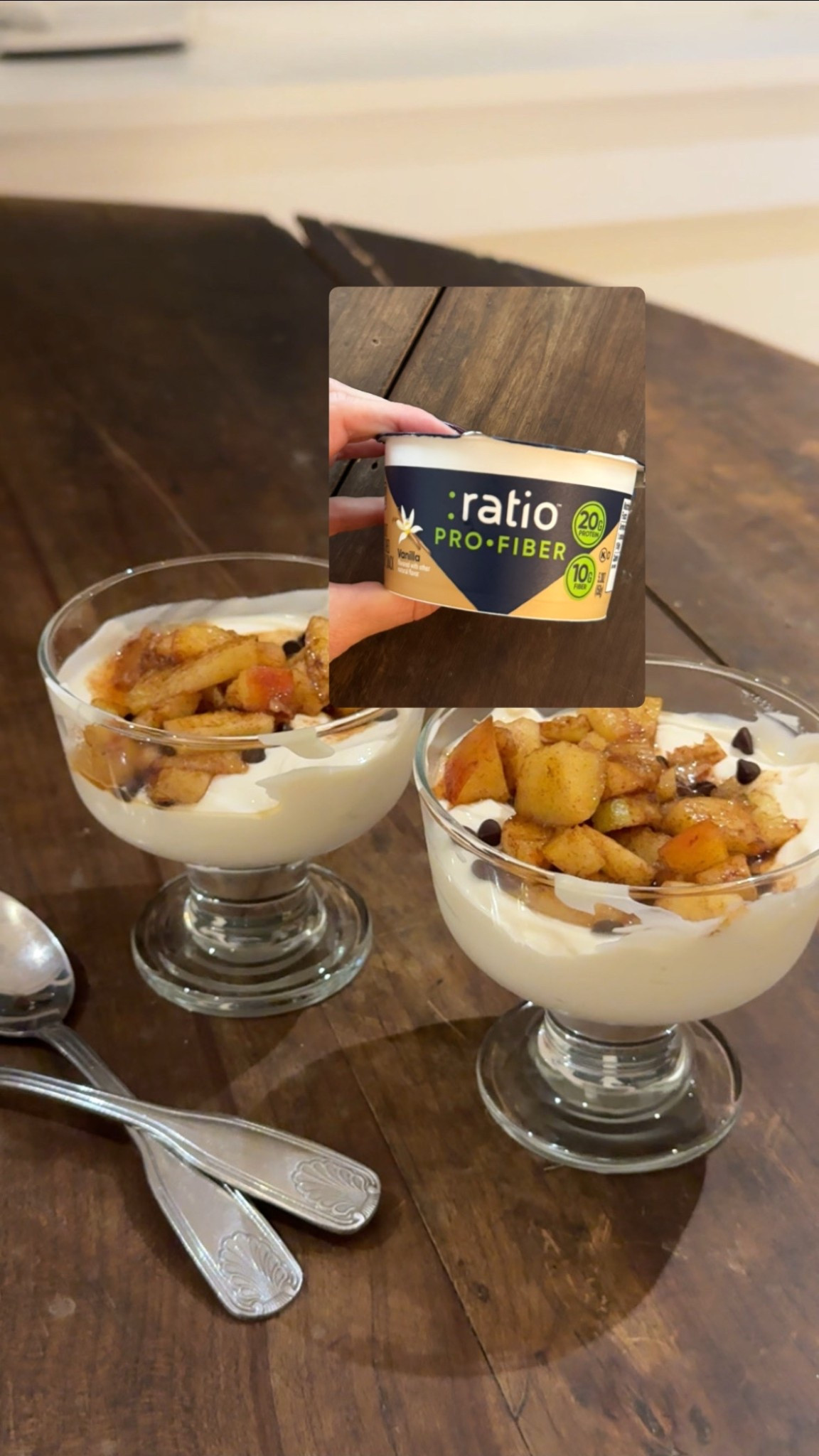  #ad my current favorite sweet bite at night 🤍a dessert that actually fills me up !! 20g protein + 10g fiber + warm apples + chocolate the most elite combo @Ratio @Target #SponsoredbyRatio