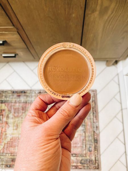 Cream bronzer! Super easy to apply and blend. And budget friendly! Great for summer makeup. Can also use for subtle contour 








Summer makeup, cream bronzer, makeup revolution, budget beauty, Ulta, quick makeup 

#LTKFind #LTKSeasonal #LTKbeauty