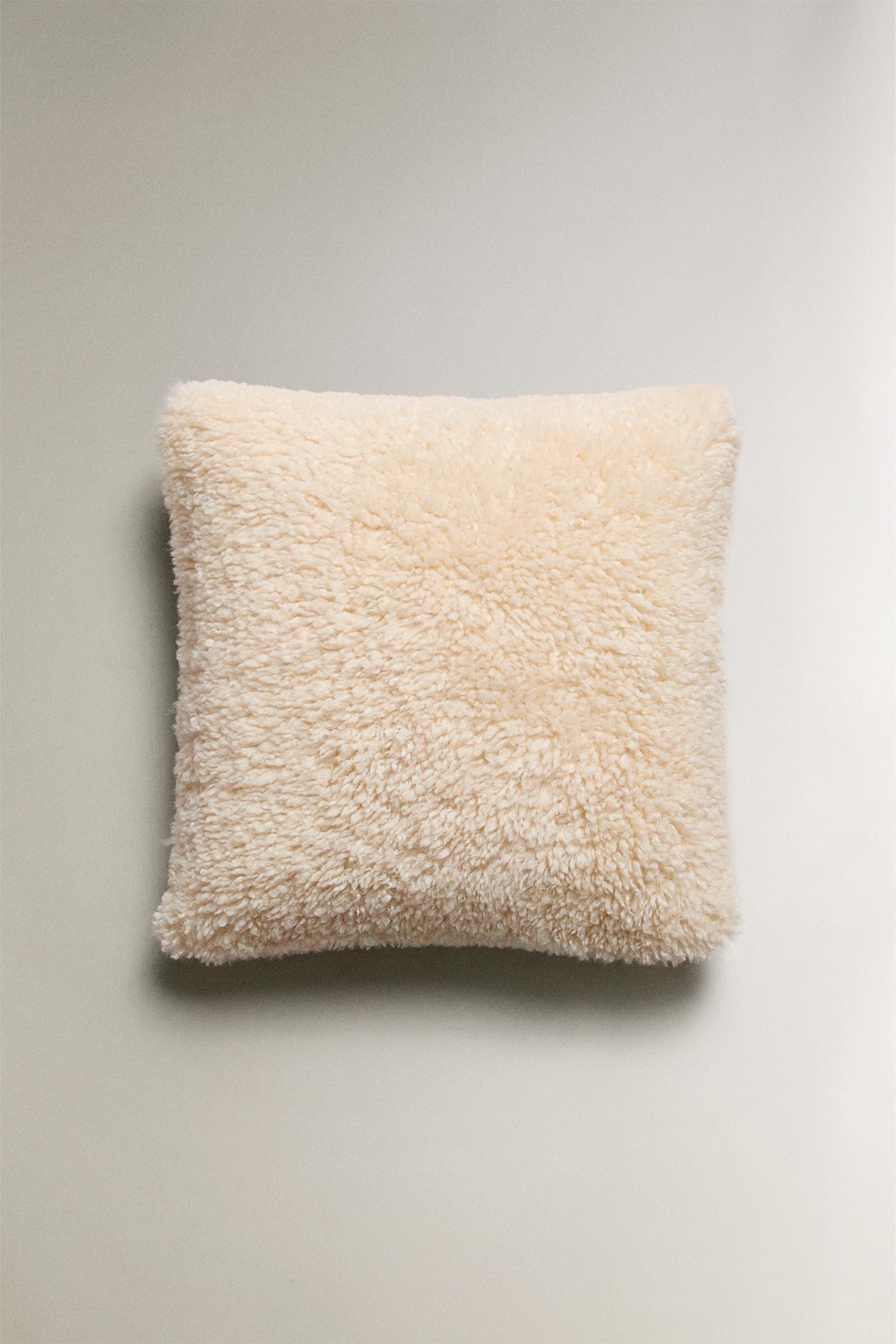 FAUX SHEARLING CUSHION COVER | Zara UK