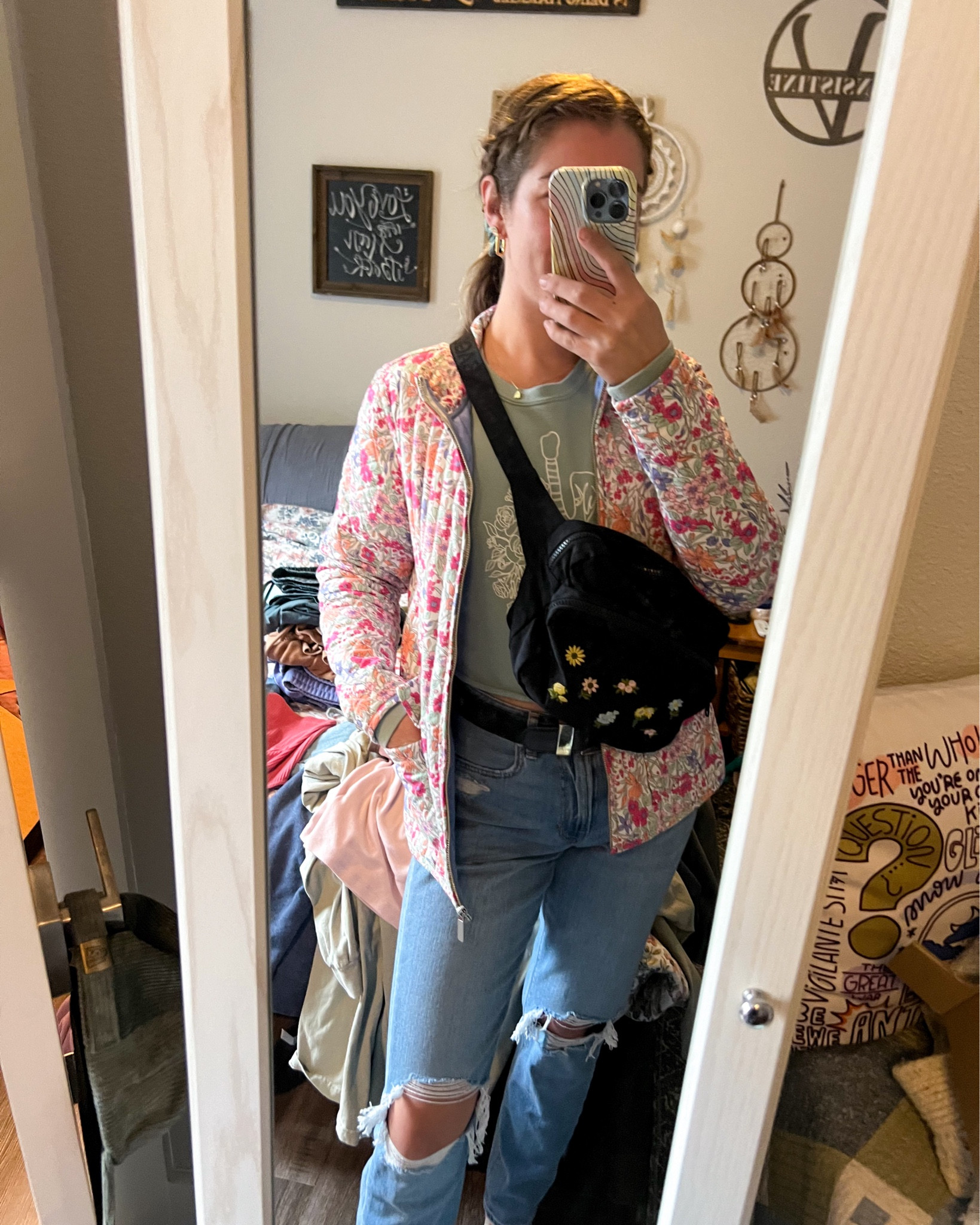 Sunday funday OOTD - manifesting some flowers with all these April showers 🌸🚿 

Jacket TJ MAXX / S
Crop top MCC / S
Jeans American Eagle / 4 
Baggu

#LTKsalealert #LTKSeasonal #LTKstyletip
