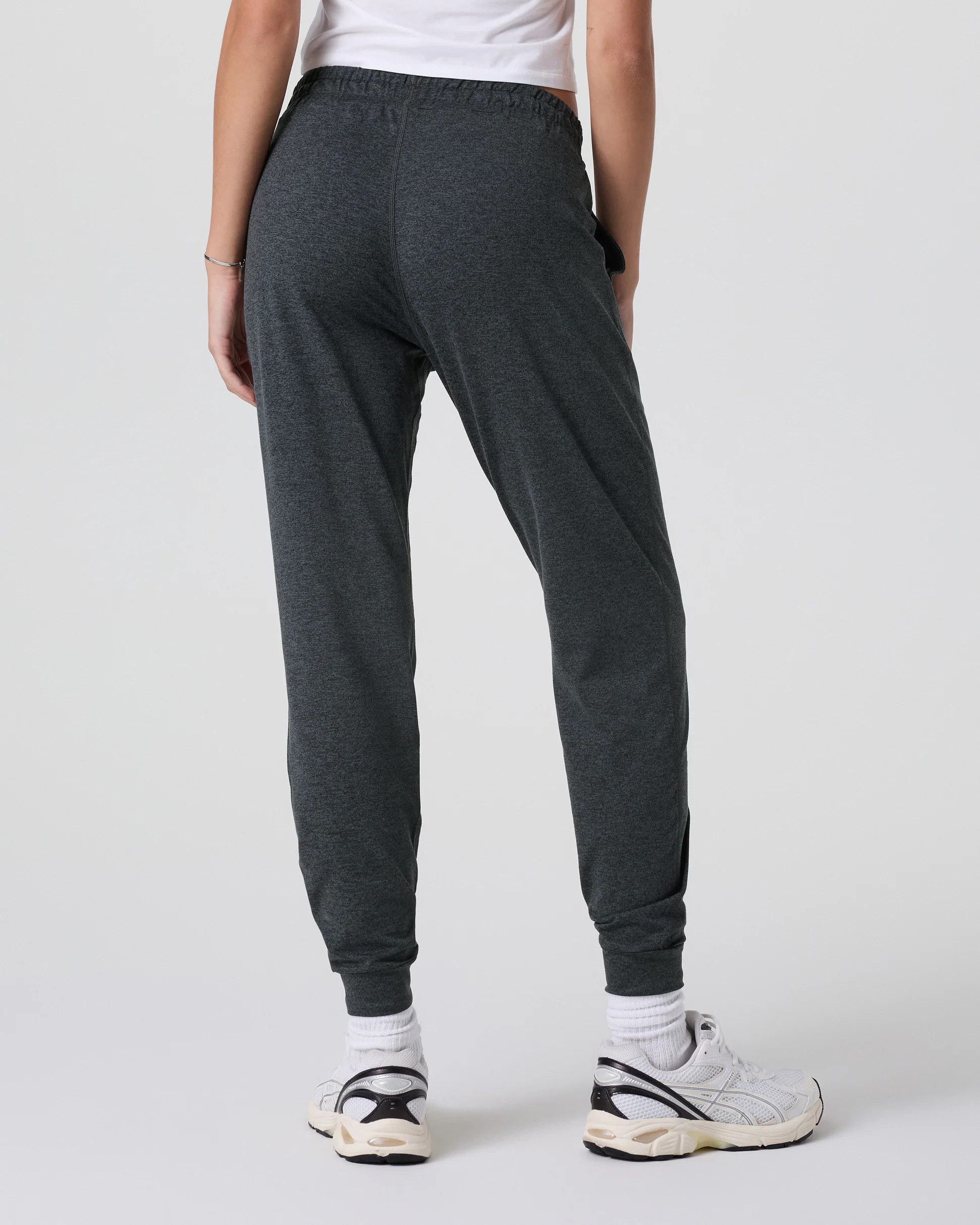 Performance Jogger | Women's Charcoal Joggers | Vuori | Vuori Clothing (US & Canada)