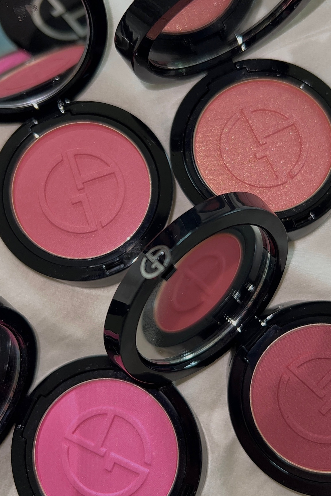 Buildable, blendable, and packed with pure pigment that glides on like silk. I love these tones + they’re perfect for the summer. @armanibeauty 

#ArmaniBeauties #AlixEarleMakeup #GiftedByArmani #LuminousSilk #Blush #BlushTutorial #SunKissed #BarbieBlush @sephora

#LTKbeauty