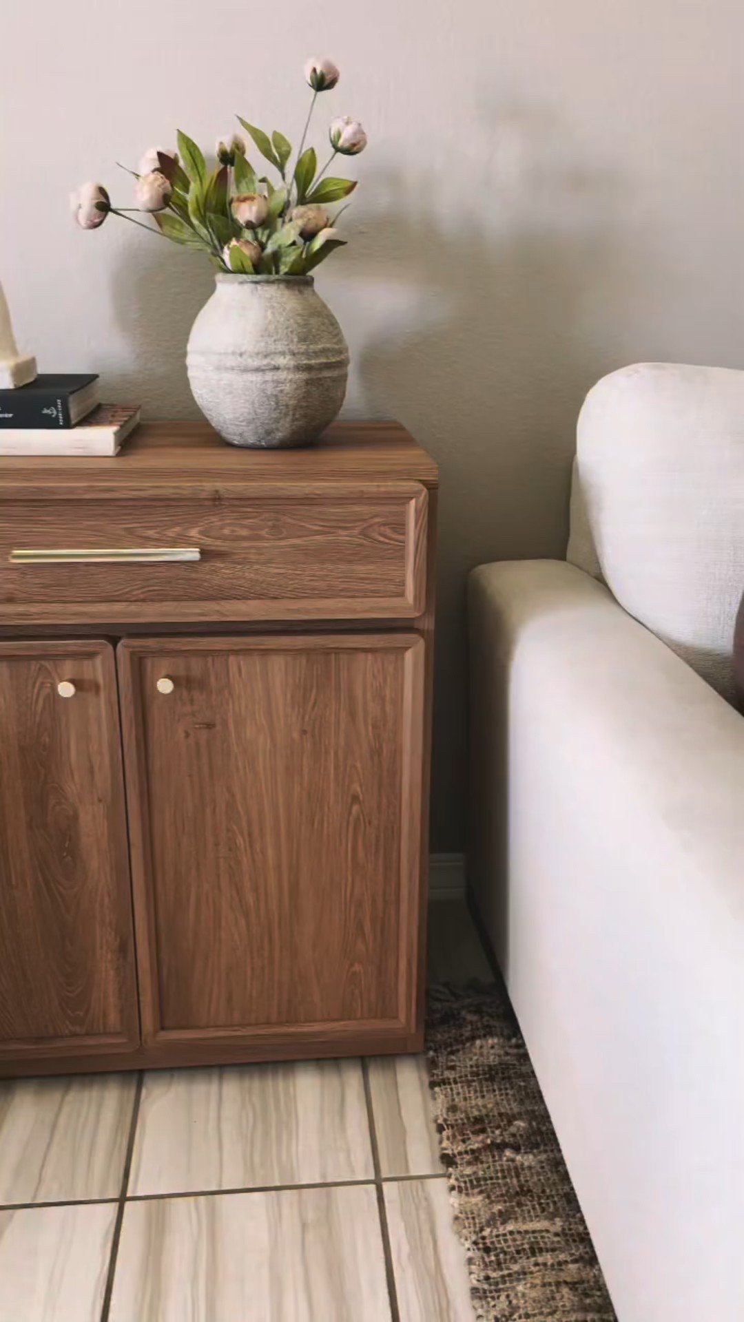 In a small house where space and storage is limited, functional pieces are so important! A piece that’s also beautiful is a bonus like this pretty cabinet from @sicotas
the brown oak is the perfect color and the gold accents, definitely my style! 

#sicotas #cabinet #smallhome #storagerevolution #storageideas