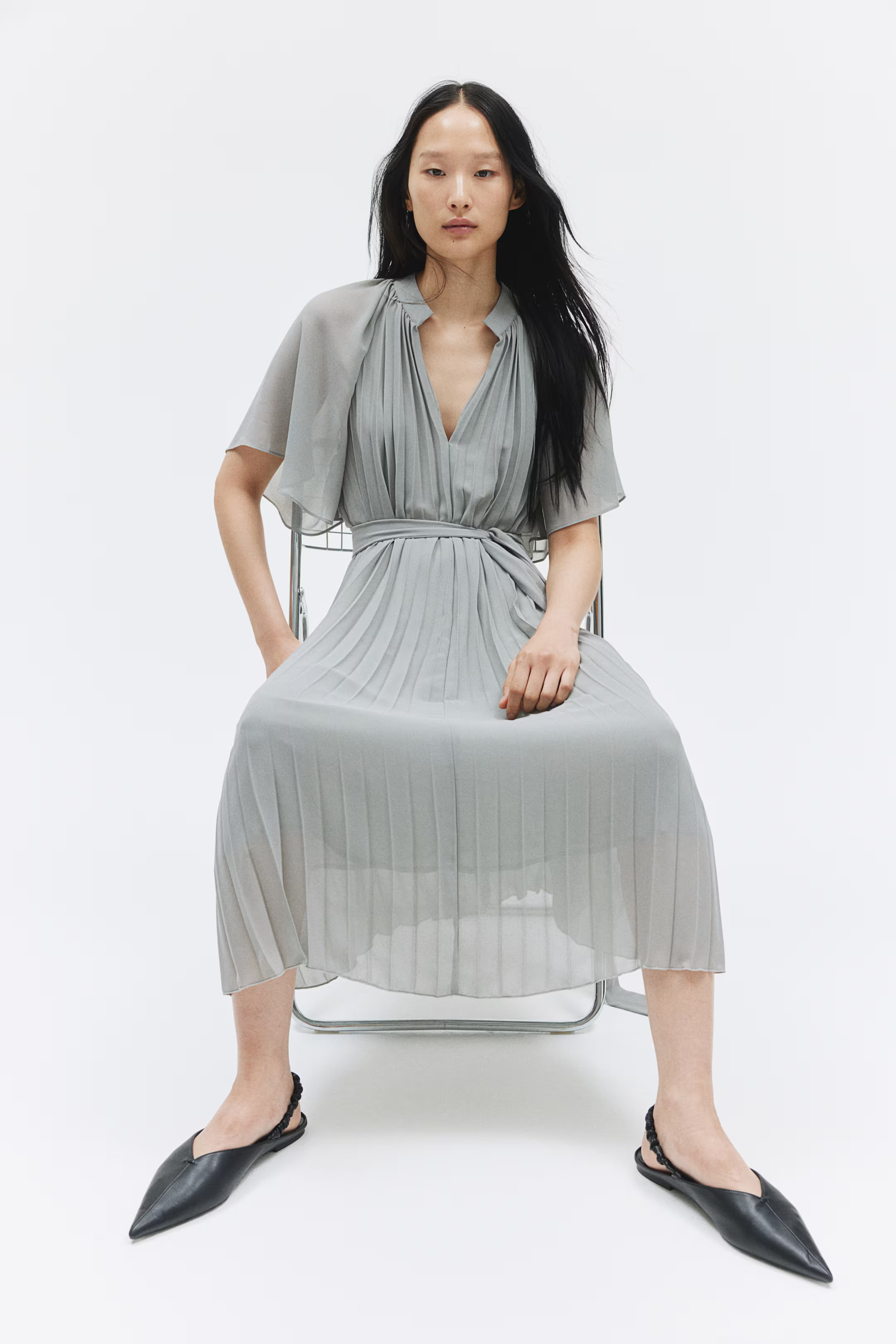 Pleated Tie-Belt Dress - V-neck - Short sleeve - Gray - Ladies | H&M US | H&M (US + CA)