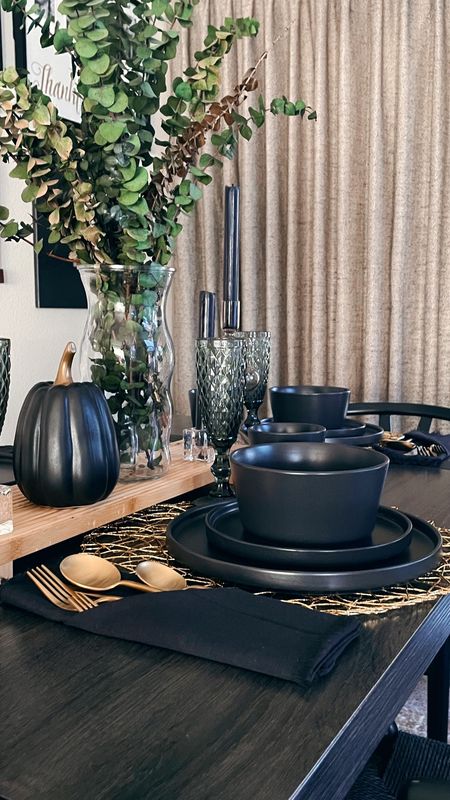 monochromatic autumn featuring a dark palette with gilded accents

#LTKHoliday #LTKhome #LTKSeasonal