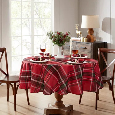 Kamryne Pocono Plaid Holiday 70" Round Fabric Tablecloth | Wayfair North America