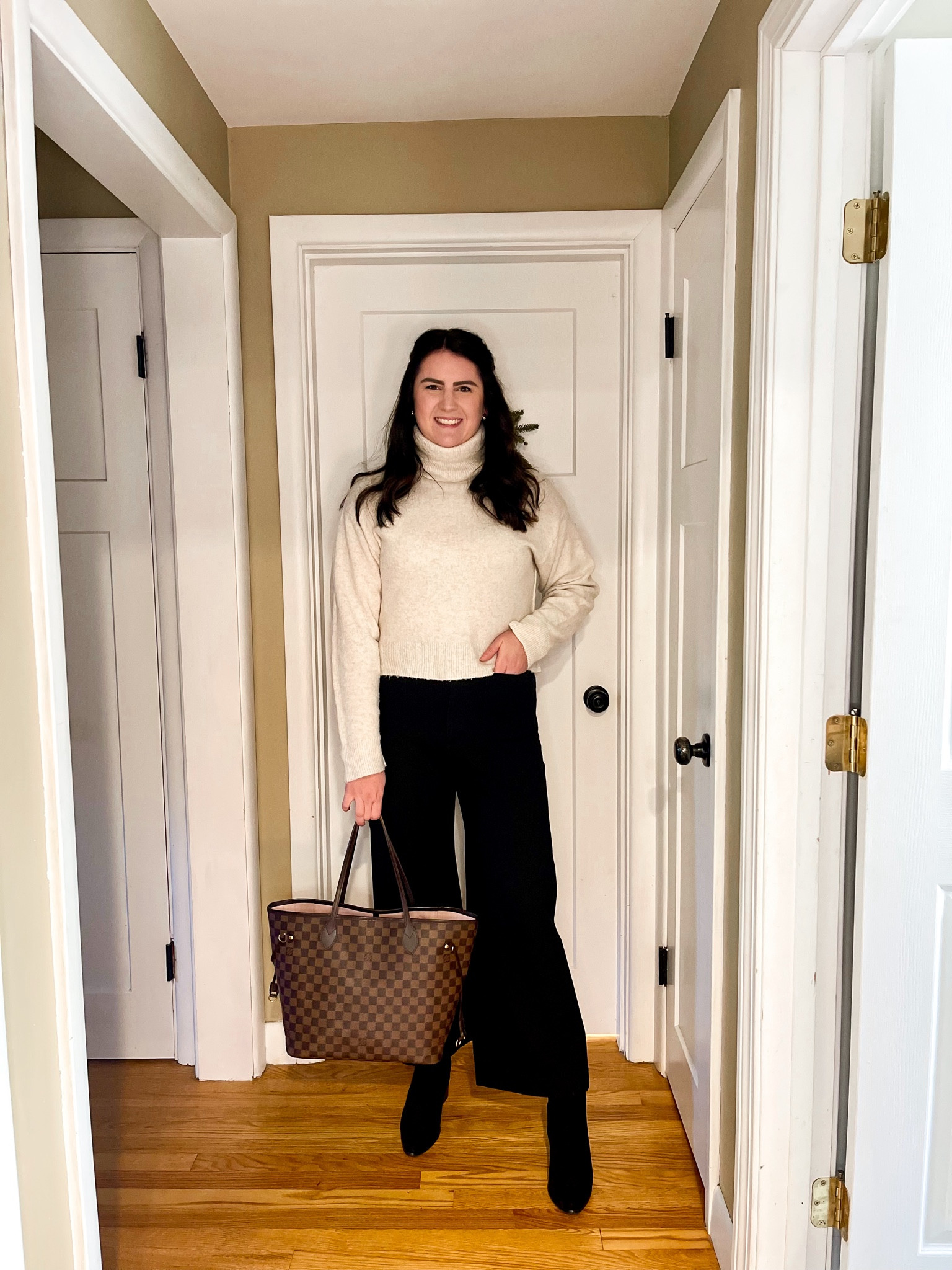 Neutral winter look for the office


#LTKFindsUnder100 #LTKStyleTip #LTKWorkwear