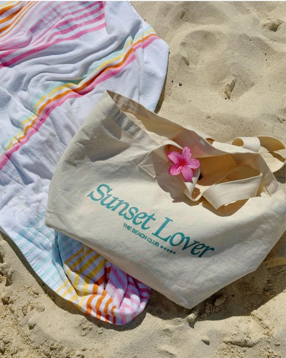 Beach day necessities🌸🐚

beach bag, flower clip, claw clips, tote bag

#LTKitbag #LTKtravel #LTKswim