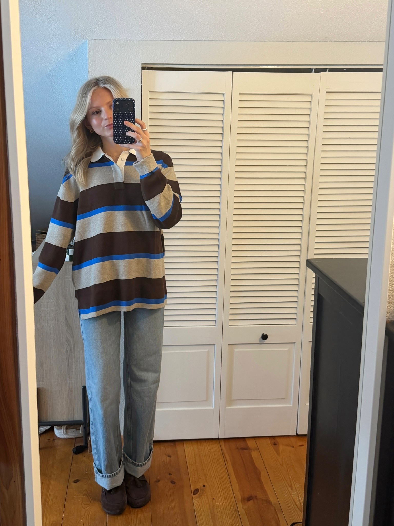 Medium top & 23 jeans

#LTKFindsUnder50 #LTKootd