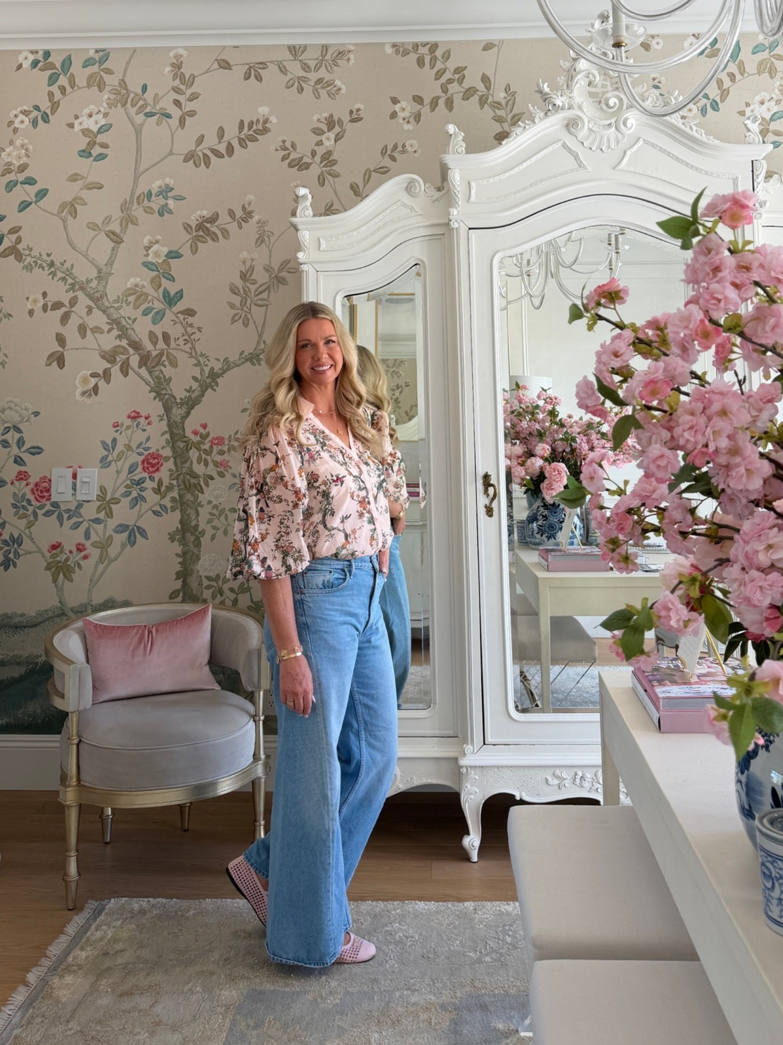 Love this pink chinoiserie top and flare jeans!

#LTKOver40