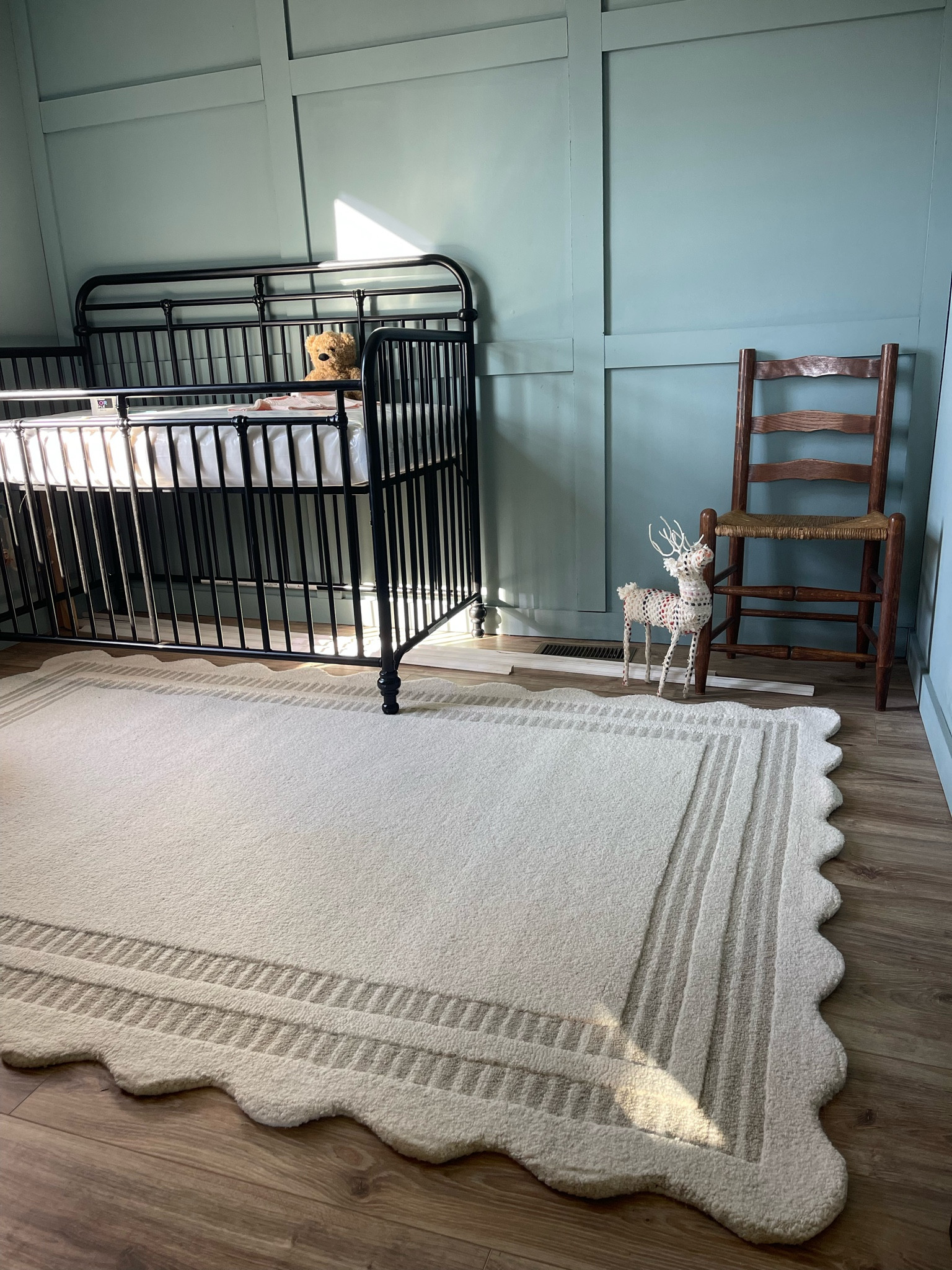 Nursery rug in Ivory / Gray by CLJ X Loloi 