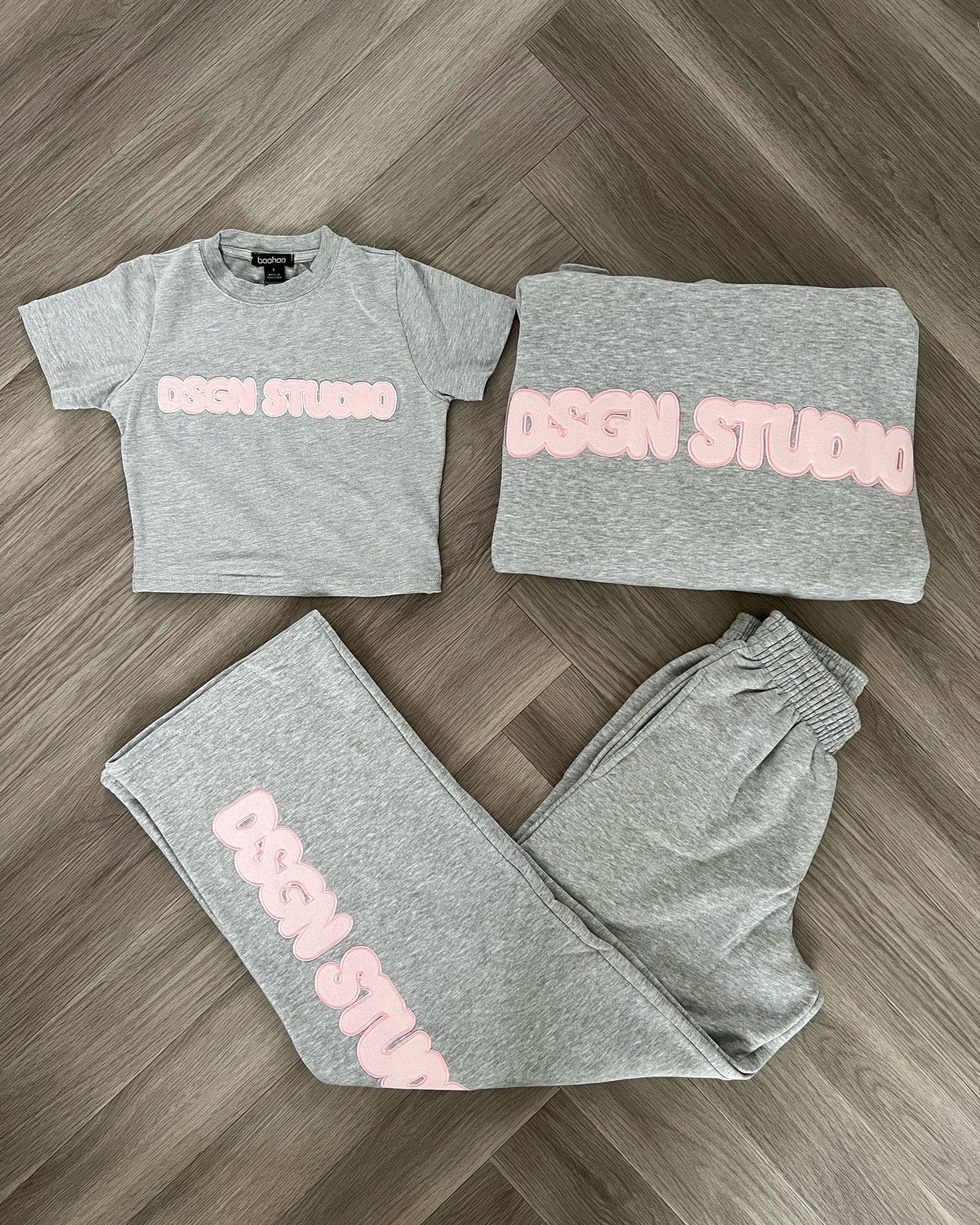BOOHOO tracksuit🩷

Loungewear/tracksuit/trackies/comfy/two piece/airport outfit

#LTKuk #LTKsummer #LTKtravel