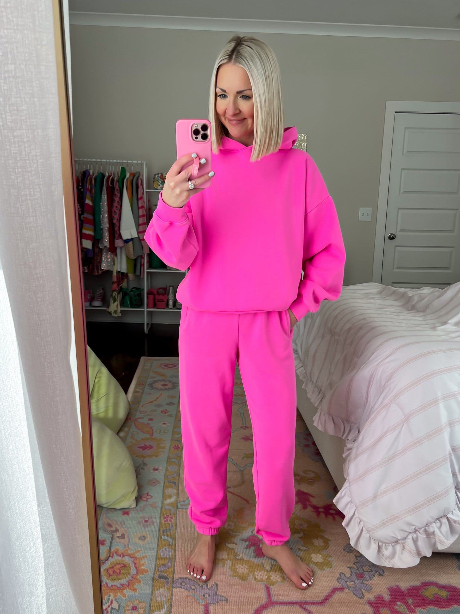 ON MAJOR SALE - Neon pink jogger set / pink sweatsuit / pink hoodie / pink joggers 
Size: XS regular in both 

#LTKSaleAlert #LTKCyberWeek #LTKHoliday