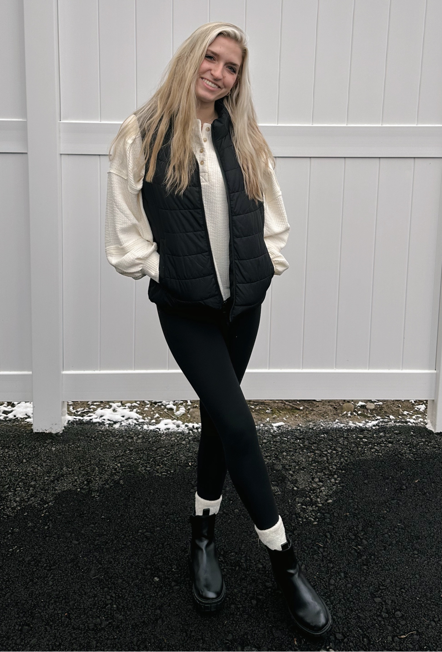 Cute and trendy winter outfit ❄️🖤 #womensfashion #pinklily #lululemon #walmart #gap #vest

#LTKSeasonal