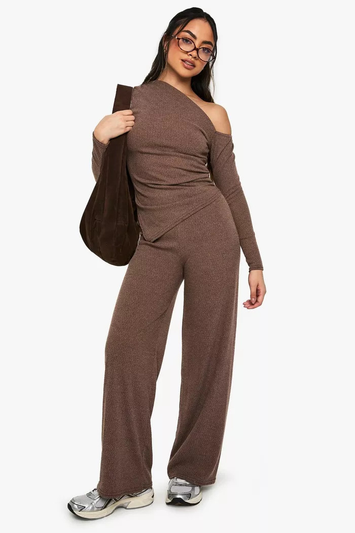 RIB ASYM NECKLINE RUCHED LONG SLEEVE TOP | Boohoo.com (UK & IE)