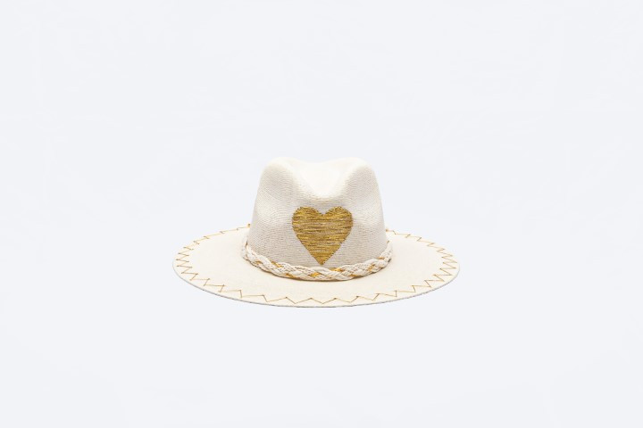 Ximena Gold | Corazón Playero