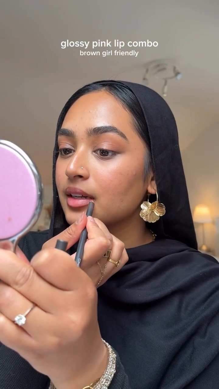 I love finding brown girl friendly lip combos and sharing them with you all 👄✨💗

I’ve linked all the products in my LTK 

@maccosmeticsuki lipliner ‘plum’ 
@kikomilano lipstick ‘43’
@nyxcosmetics_uk butter gloss ‘butterscotch’ 
@syncbeauty.co lip oil ‘sunset kiss’ 

#lipcombo #browngirlmakeup #browngirllipcombo #lipstick #lipliner #lipgloss #maclipliner #macplum #nyxbuttergloss #nyxbutterscotch #syncbeauty #pinklipcombo

#LTKbeauty #LTKuk #LTKdatenight