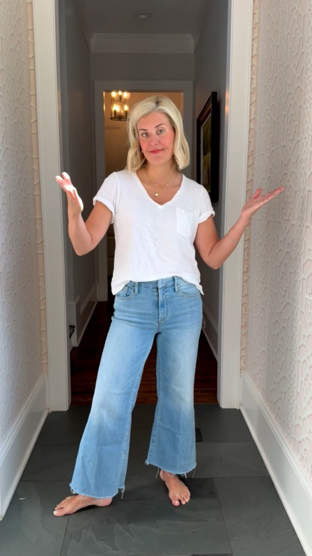 Easy outfit edition….a fabulous white tee and a fabulous denim. Classic look! 
Tee - xs
Jean - 26P

#LTKgrwm #LTKmomlife #LTKdayinmylife