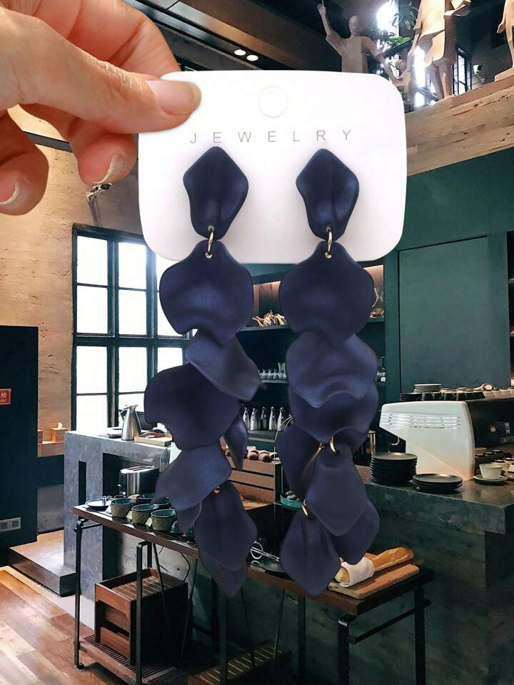 1 par de aretes de estilo barroco con colgantes de pétalos | SHEIN